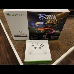 Xbox One S with 2 controllers